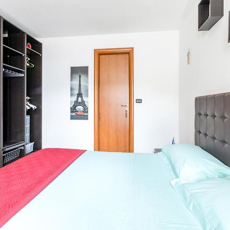 Lecce Colorful Flat With Terrace & Parking Apartment Bagian luar foto