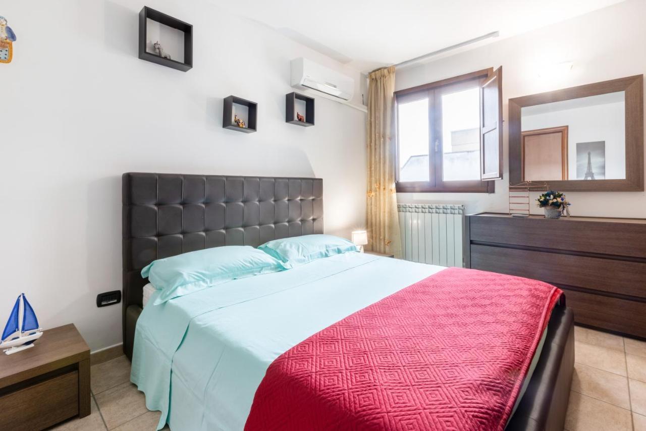 Lecce Colorful Flat With Terrace & Parking Apartment Bagian luar foto