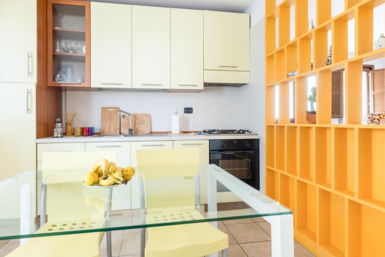 Lecce Colorful Flat With Terrace & Parking Apartment Bagian luar foto