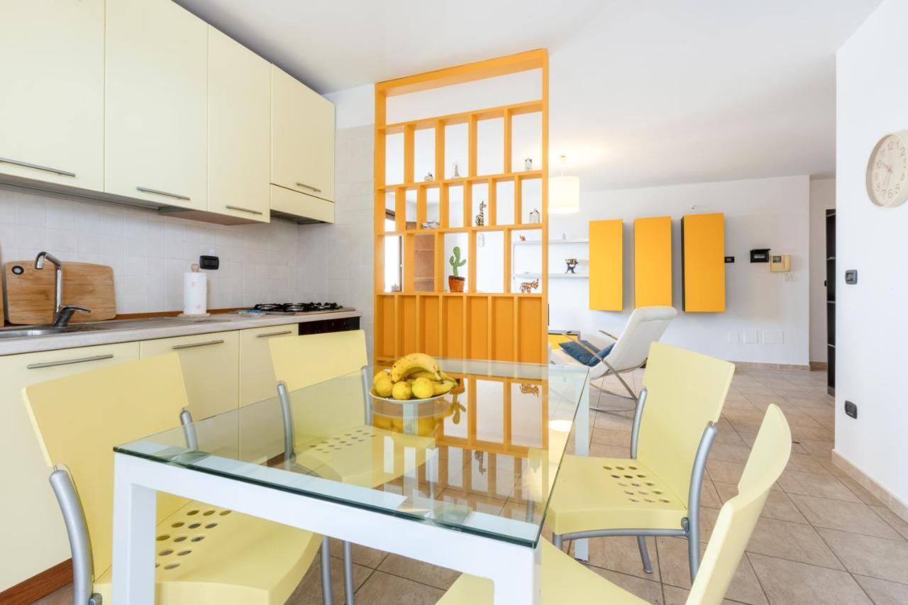 Lecce Colorful Flat With Terrace & Parking Apartment Bagian luar foto
