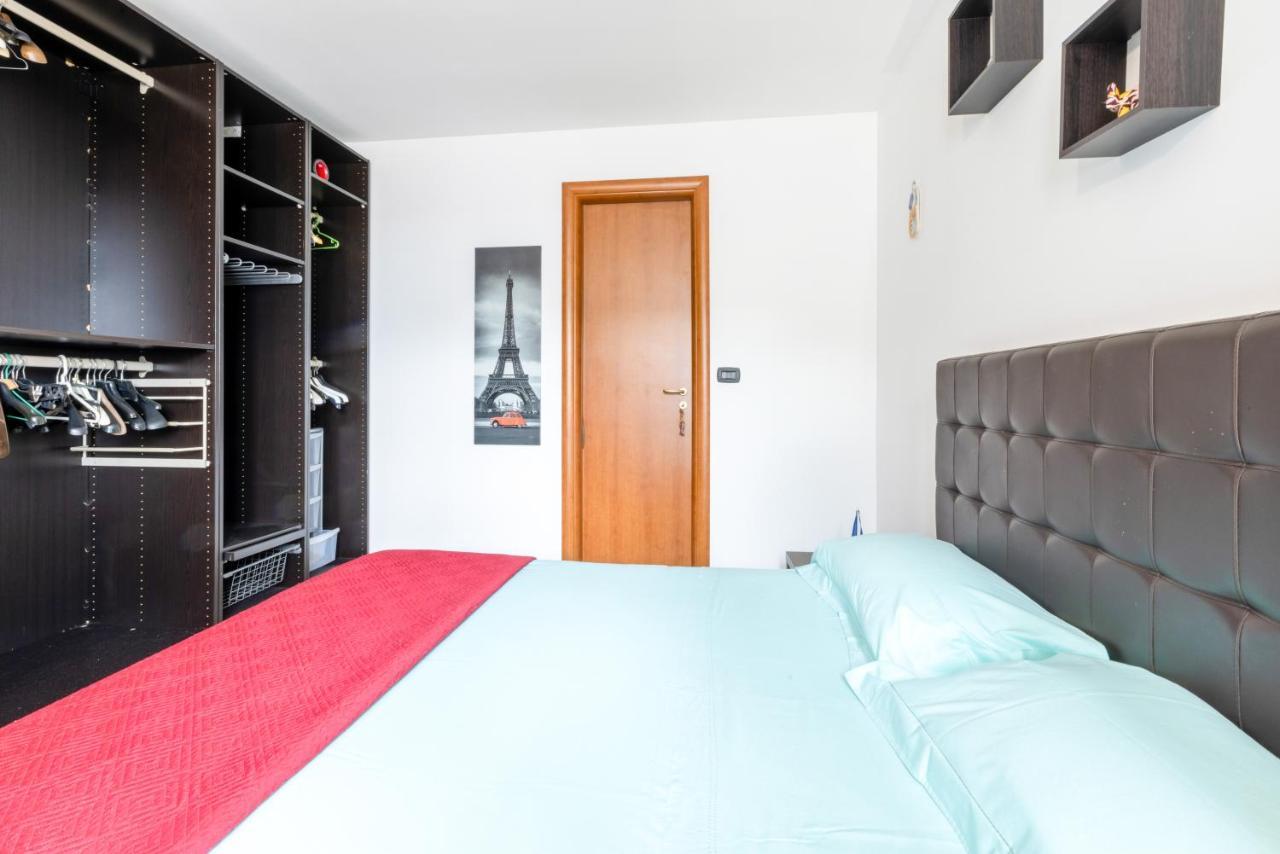 Lecce Colorful Flat With Terrace & Parking Apartment Bagian luar foto