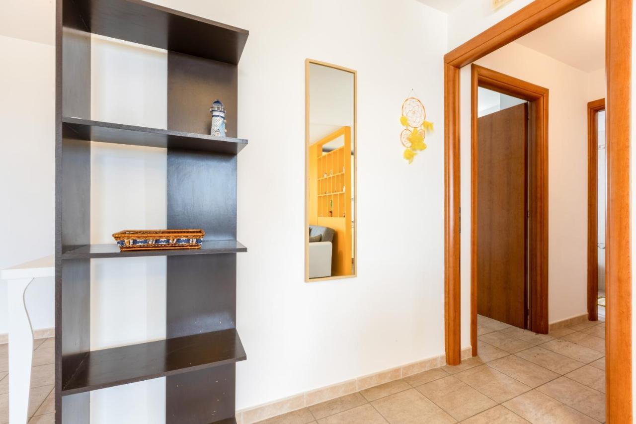 Lecce Colorful Flat With Terrace & Parking Apartment Bagian luar foto
