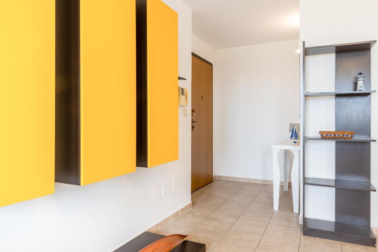 Lecce Colorful Flat With Terrace & Parking Apartment Bagian luar foto