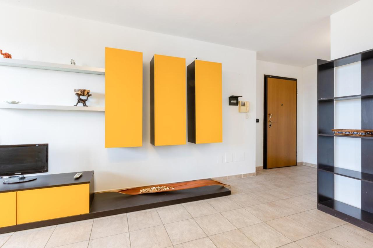 Lecce Colorful Flat With Terrace & Parking Apartment Bagian luar foto
