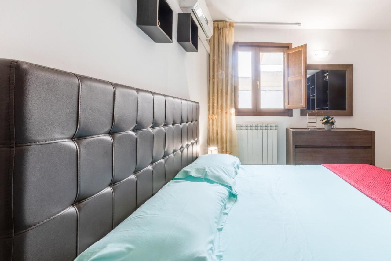Lecce Colorful Flat With Terrace & Parking Apartment Bagian luar foto