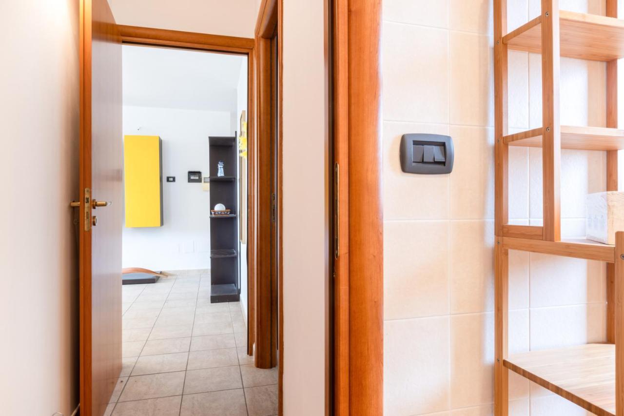 Lecce Colorful Flat With Terrace & Parking Apartment Bagian luar foto