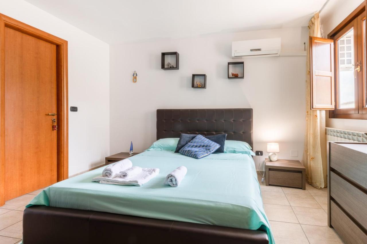 Lecce Colorful Flat With Terrace & Parking Apartment Bagian luar foto